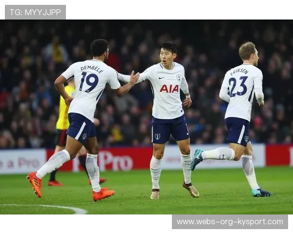 孙兴慜肋部插上接球直面门将，热刺攻势持续加强